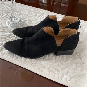 Qupid black suede booties